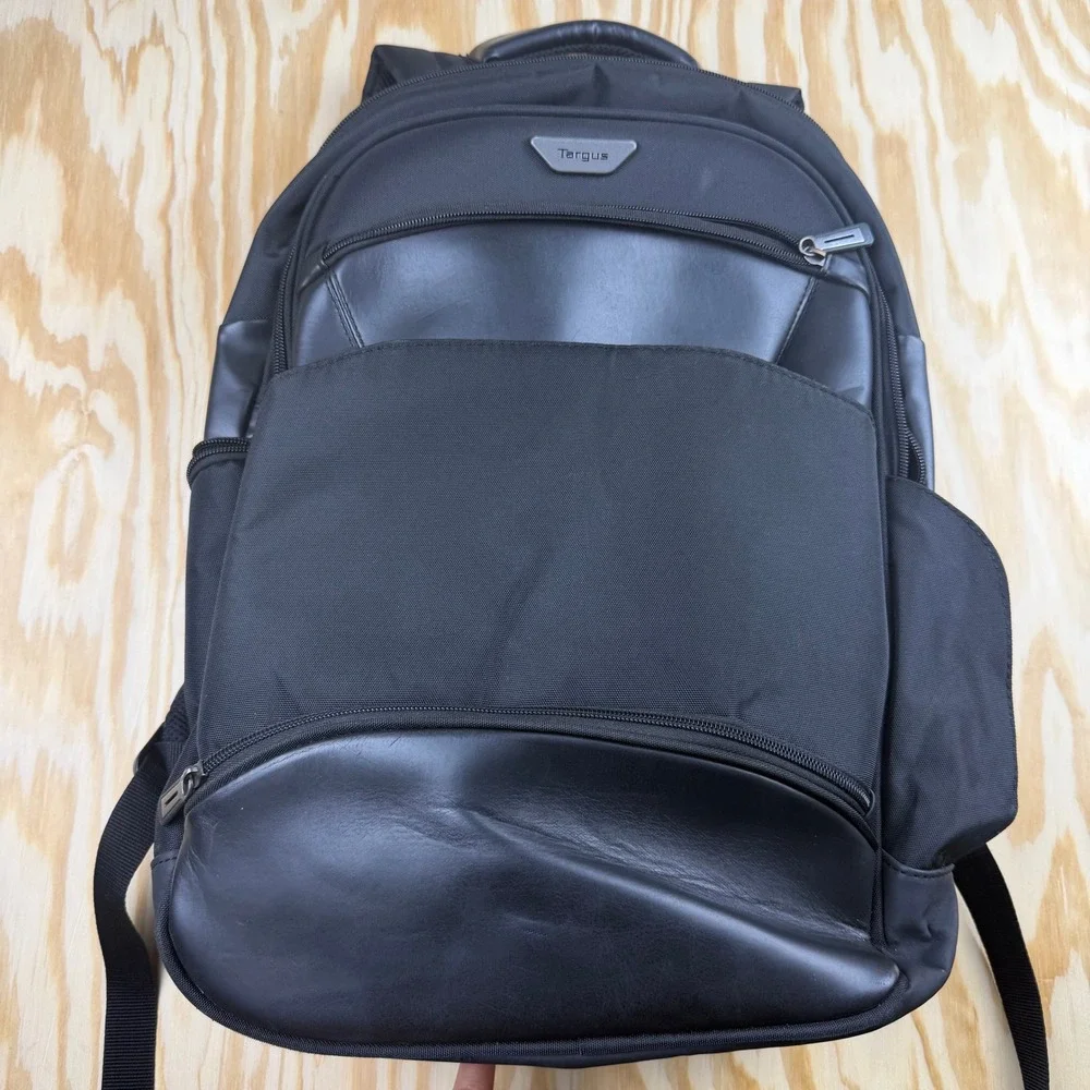 Targus Executive Backpack Model AC0063 - FITS MOST DELL LAPTOPS In Great Condo